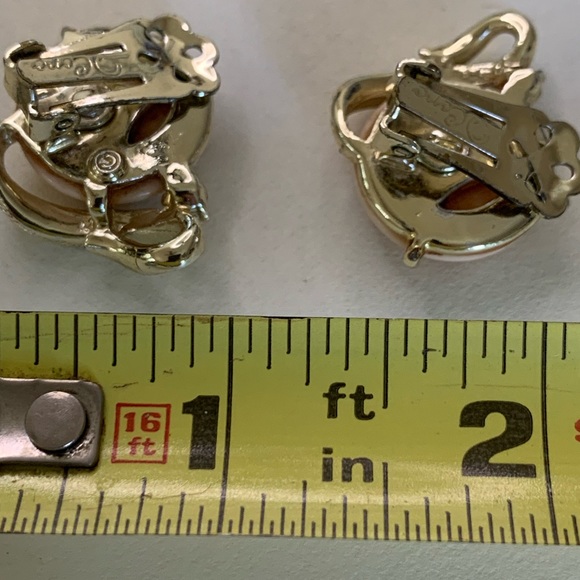 Vintage Mid-Century Coro Moonglow Confetti Milky Pink Flower Clip Earrin… - Picture 7 of 10